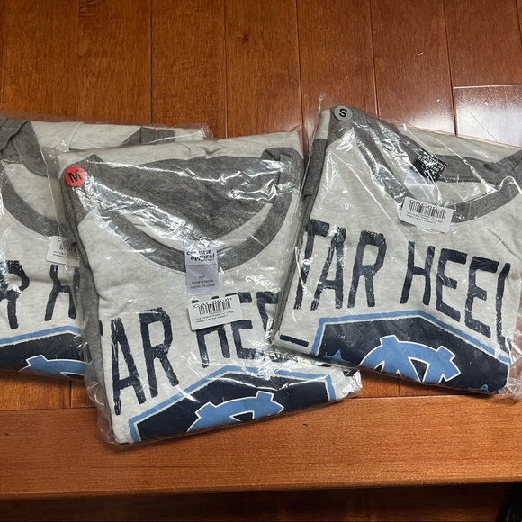 NWT North Carolina Tar Heels UNC Crewneck Light Weight Sweatshirt - Picture 5 of 8